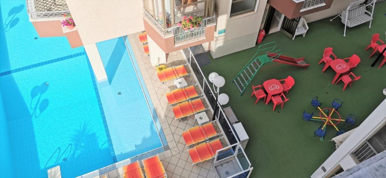 Hotel Cosmos リミニ エクステリア 写真